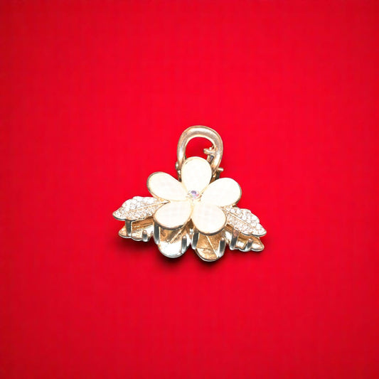 Off white flower clip 003