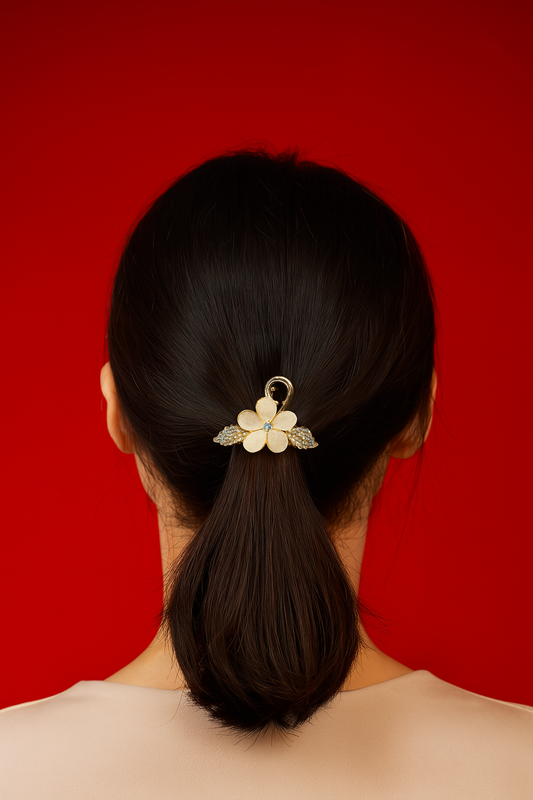 Off white flower clip 003
