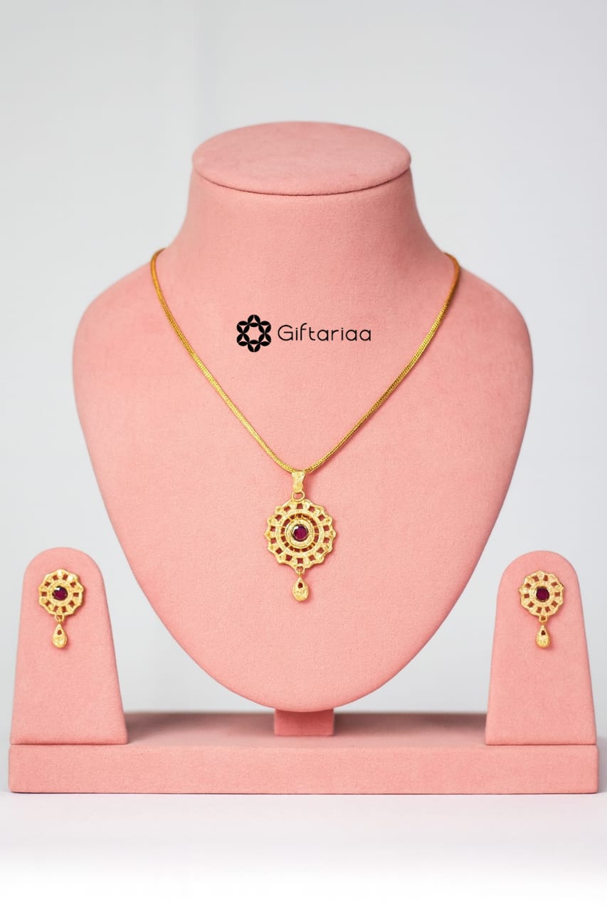 Gold plated star pendant set
