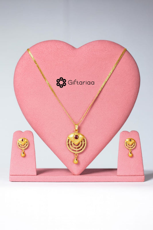 Gold plated round pendant set